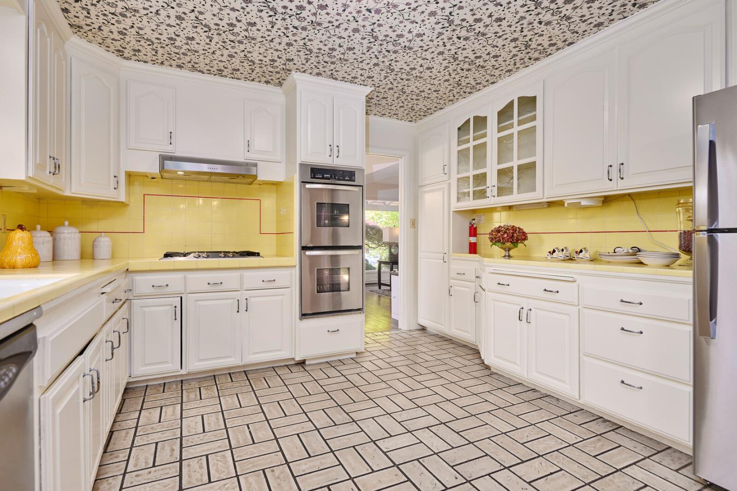 Detail Gallery Image 13 of 49 For 83 Nevada St, Redwood City,  CA 94062 - 3 Beds | 2/1 Baths