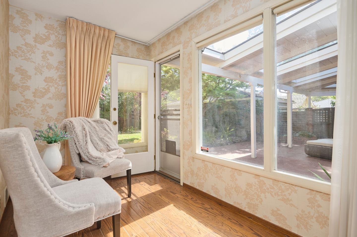 Detail Gallery Image 17 of 49 For 83 Nevada St, Redwood City,  CA 94062 - 3 Beds | 2/1 Baths