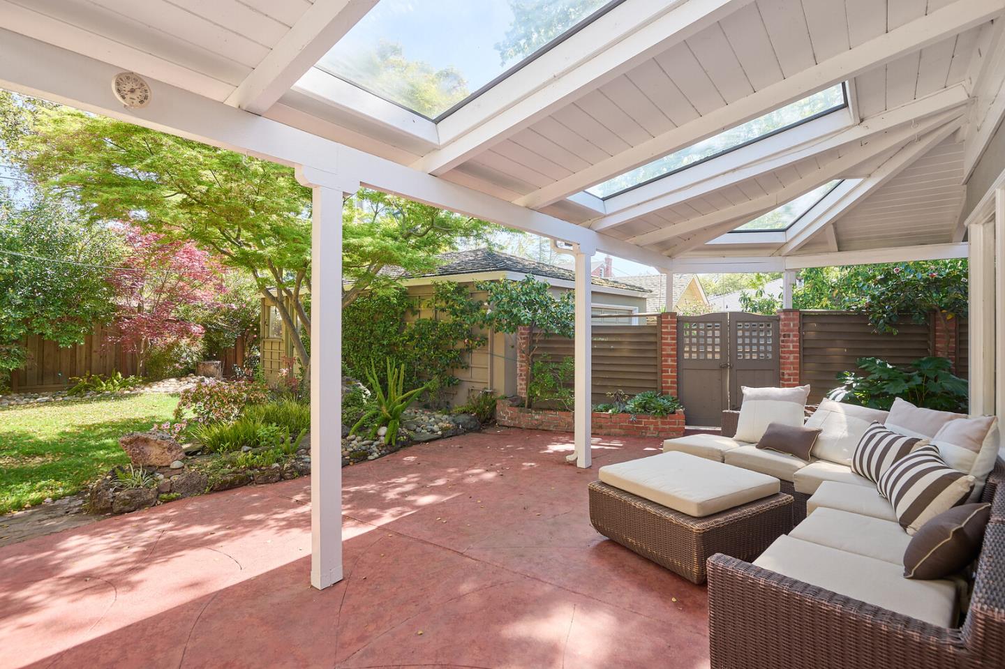 Detail Gallery Image 25 of 49 For 83 Nevada St, Redwood City,  CA 94062 - 3 Beds | 2/1 Baths