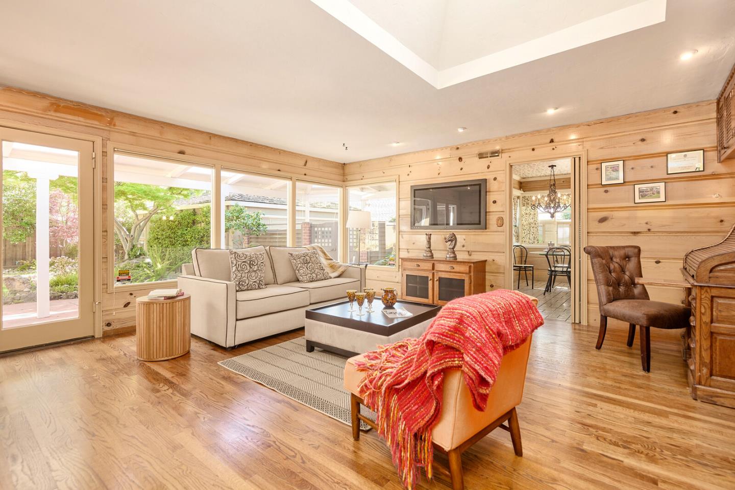 Detail Gallery Image 9 of 49 For 83 Nevada St, Redwood City,  CA 94062 - 3 Beds | 2/1 Baths