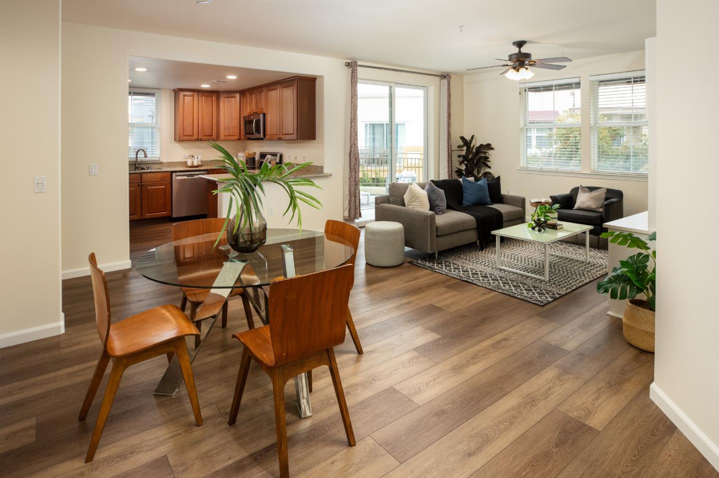 Detail Gallery Image 7 of 36 For 809 Auzerais Ave #407,  San Jose,  CA 95126 - 3 Beds | 2 Baths