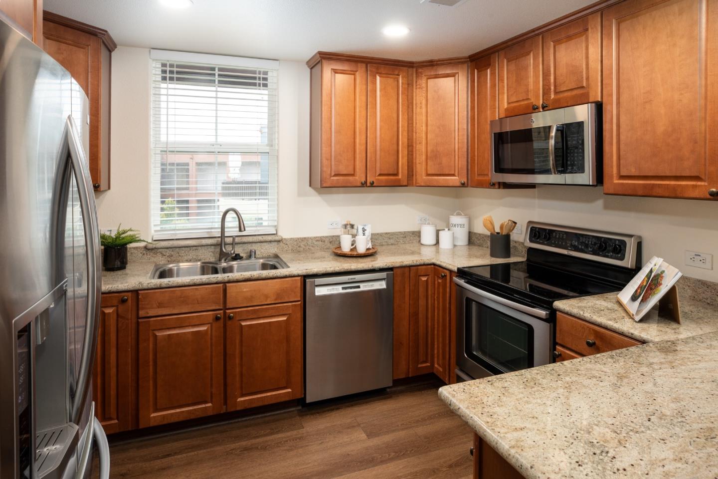 Detail Gallery Image 8 of 36 For 809 Auzerais Ave #407,  San Jose,  CA 95126 - 3 Beds | 2 Baths