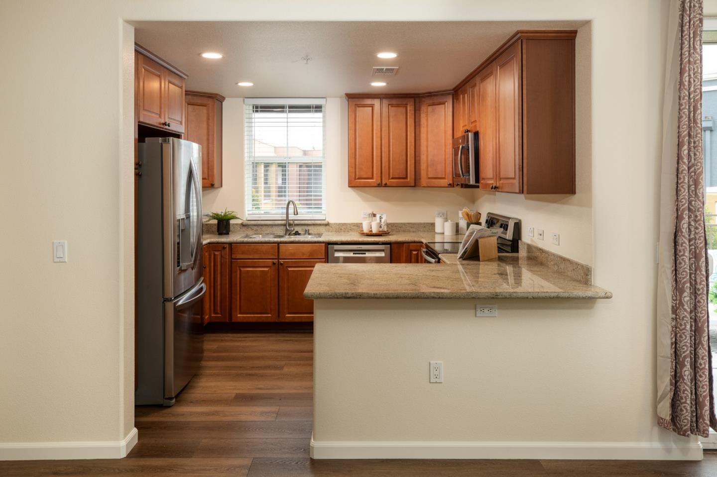 Detail Gallery Image 9 of 36 For 809 Auzerais Ave #407,  San Jose,  CA 95126 - 3 Beds | 2 Baths