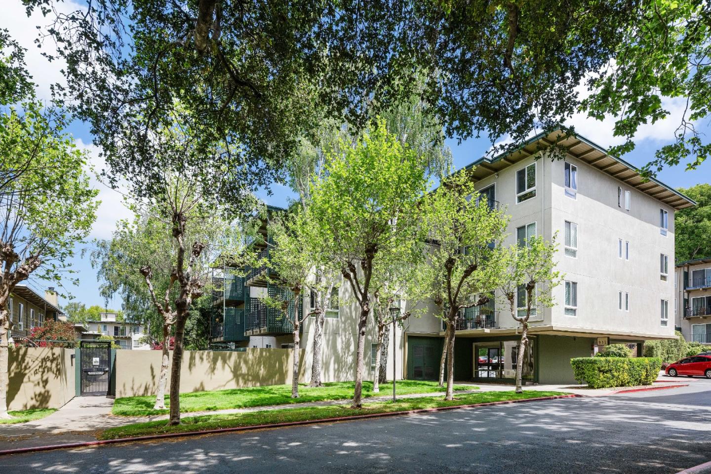 Detail Gallery Image 2 of 55 For 932 Peninsula Ave #409,  San Mateo,  CA 94401 - 2 Beds | 1/1 Baths