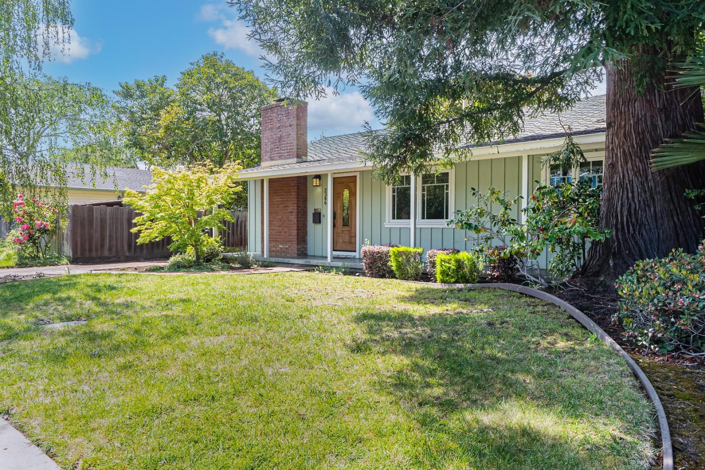 Detail Gallery Image 2 of 41 For 2386 Santa Catalina St, Palo Alto,  CA 94303 - 3 Beds | 1 Baths