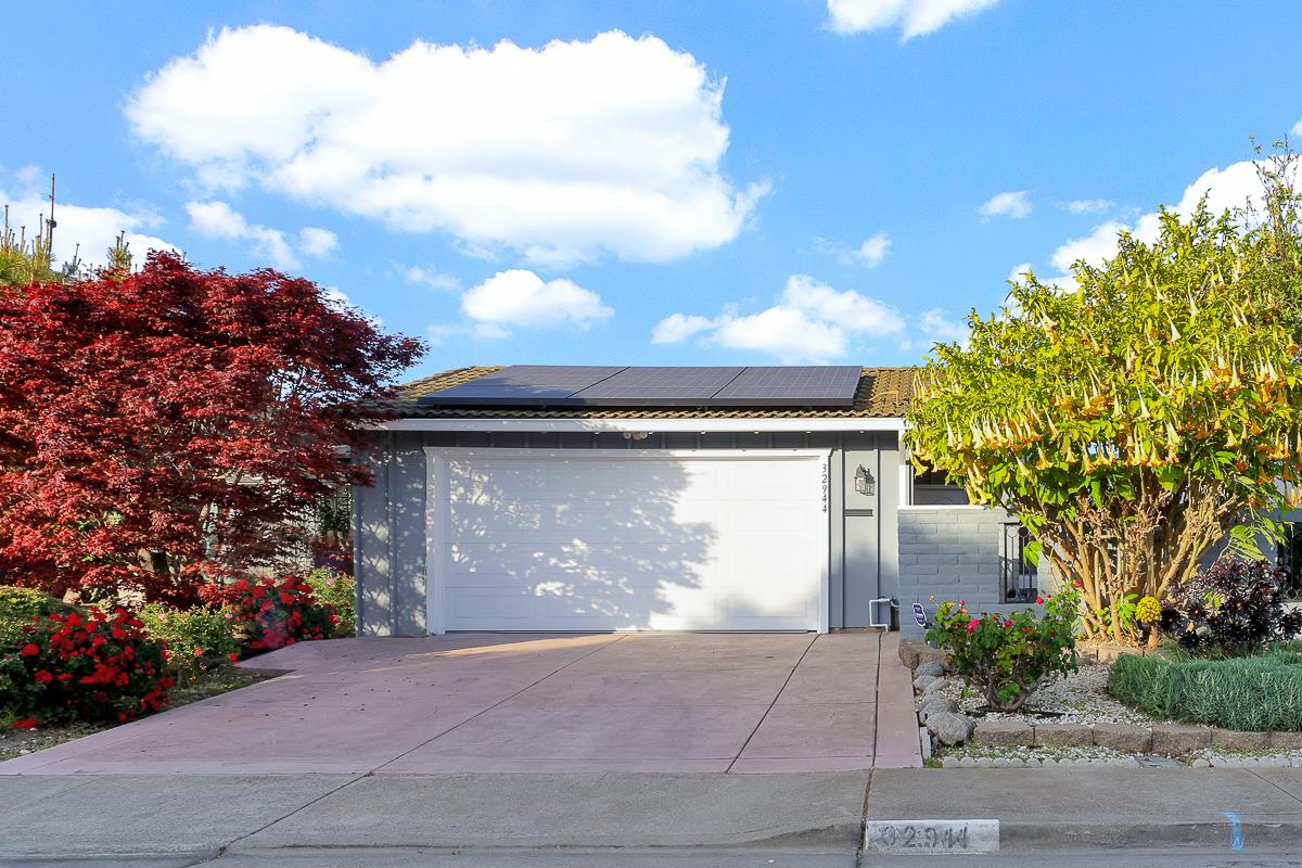 Detail Gallery Image 2 of 32 For 32944 Lake Bluestone St, Fremont,  CA 94555 - 3 Beds | 2 Baths
