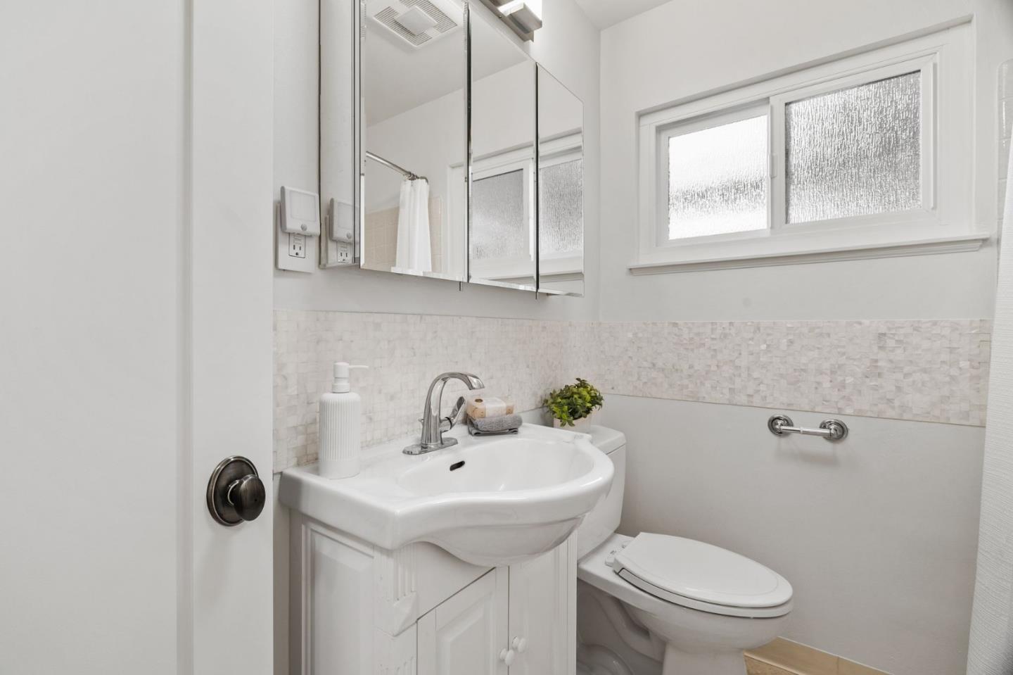 Detail Gallery Image 23 of 29 For 1259 Morningside Dr, Sunnyvale,  CA 94087 - 2 Beds | 2 Baths