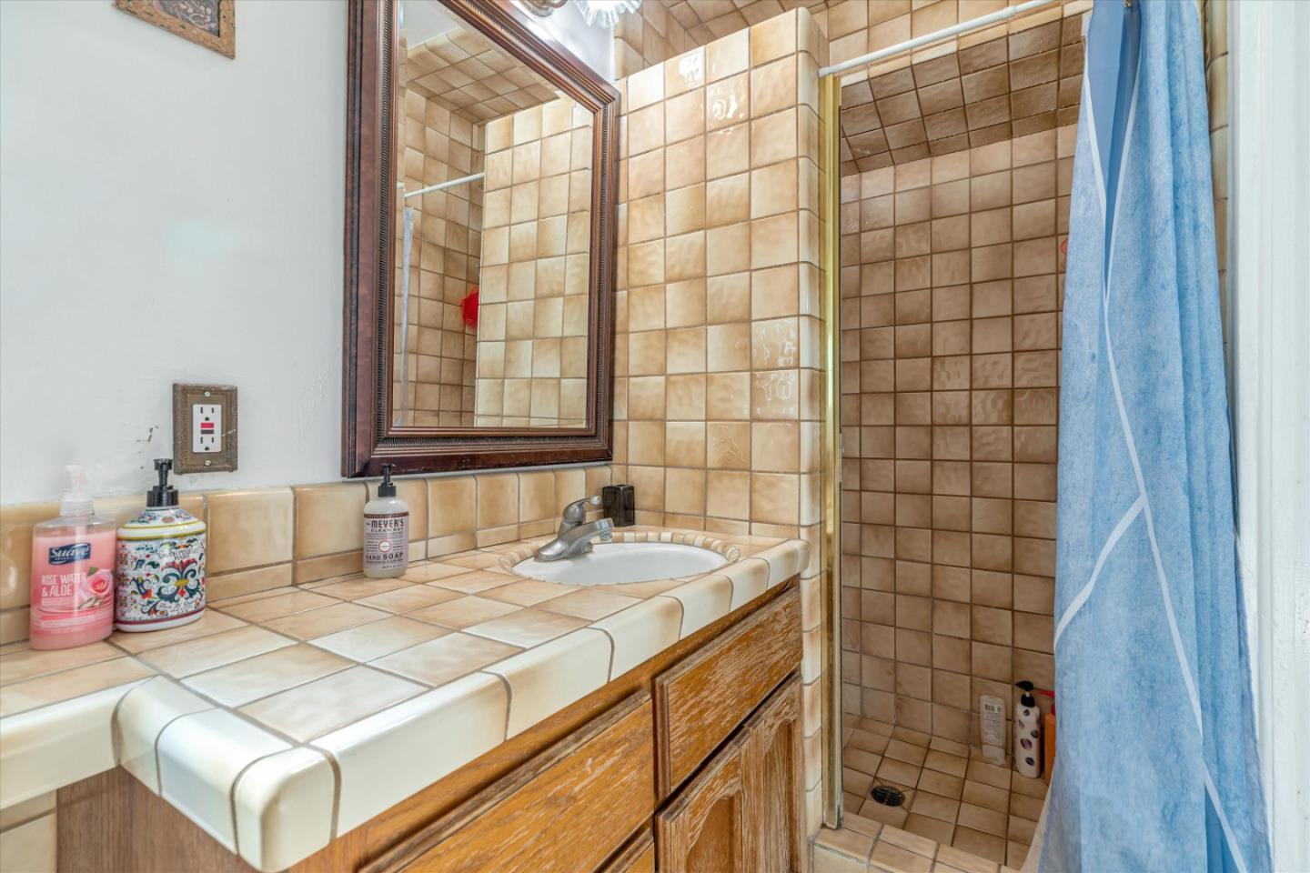 Detail Gallery Image 11 of 14 For 205 S 12th St, San Jose,  CA 95112 - 7 Beds | 3 Baths