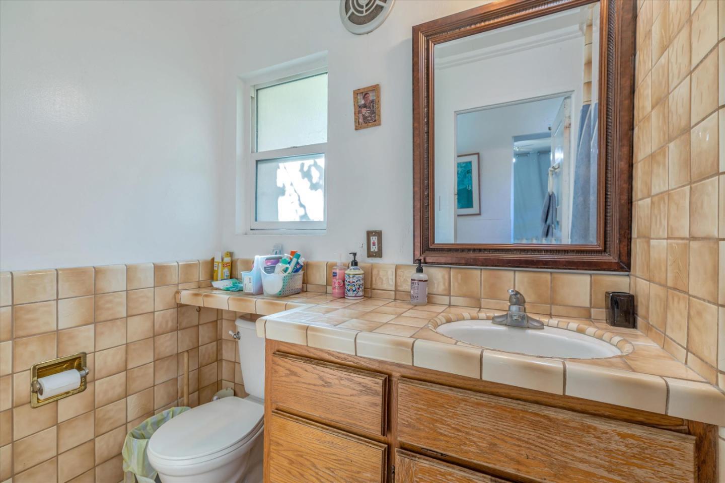 Detail Gallery Image 12 of 14 For 205 S 12th St, San Jose,  CA 95112 - 7 Beds | 3 Baths