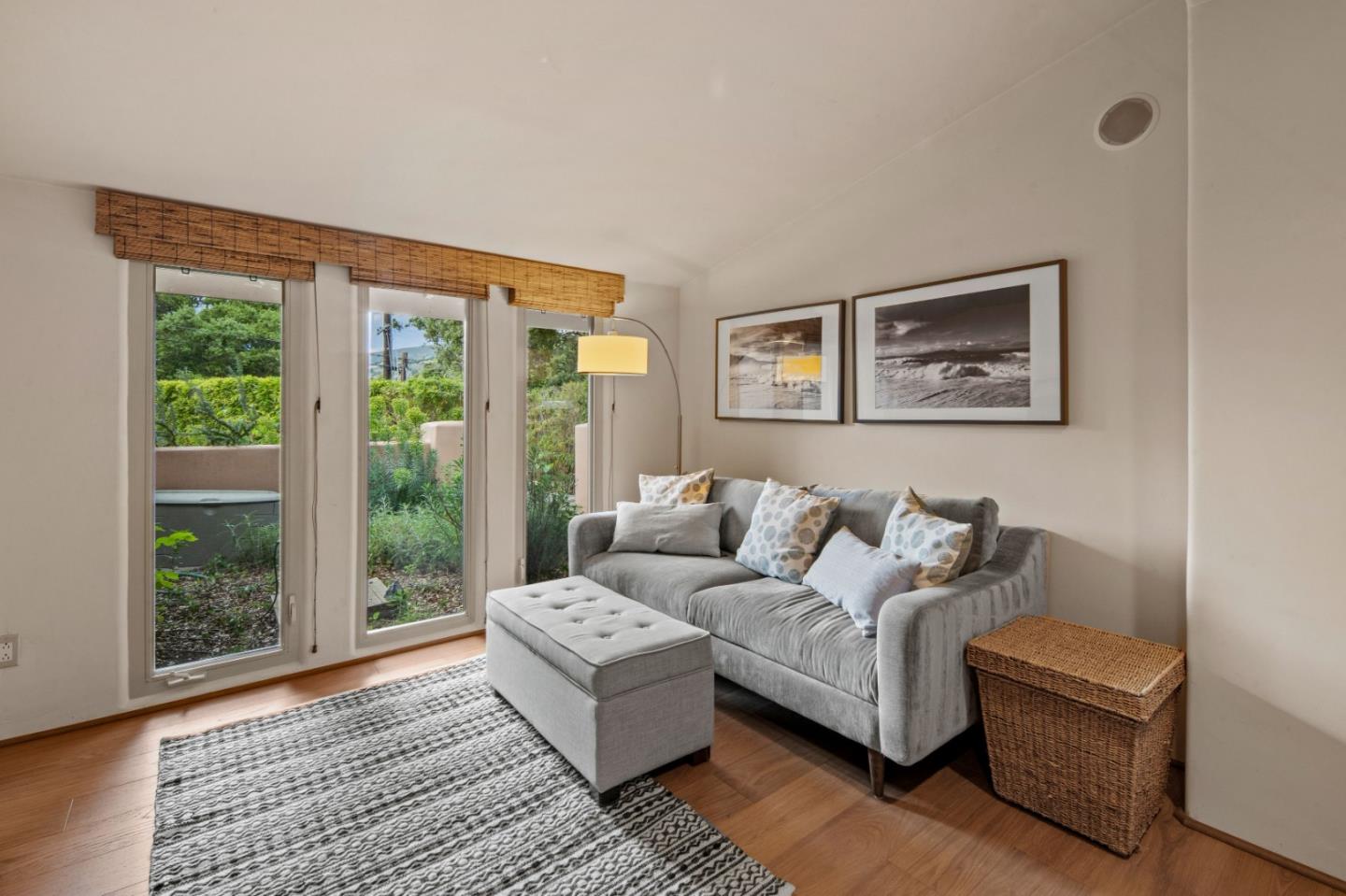 Detail Gallery Image 11 of 28 For 42 Upper Circle, Carmel Valley,  CA 93924 - 3 Beds | 2 Baths
