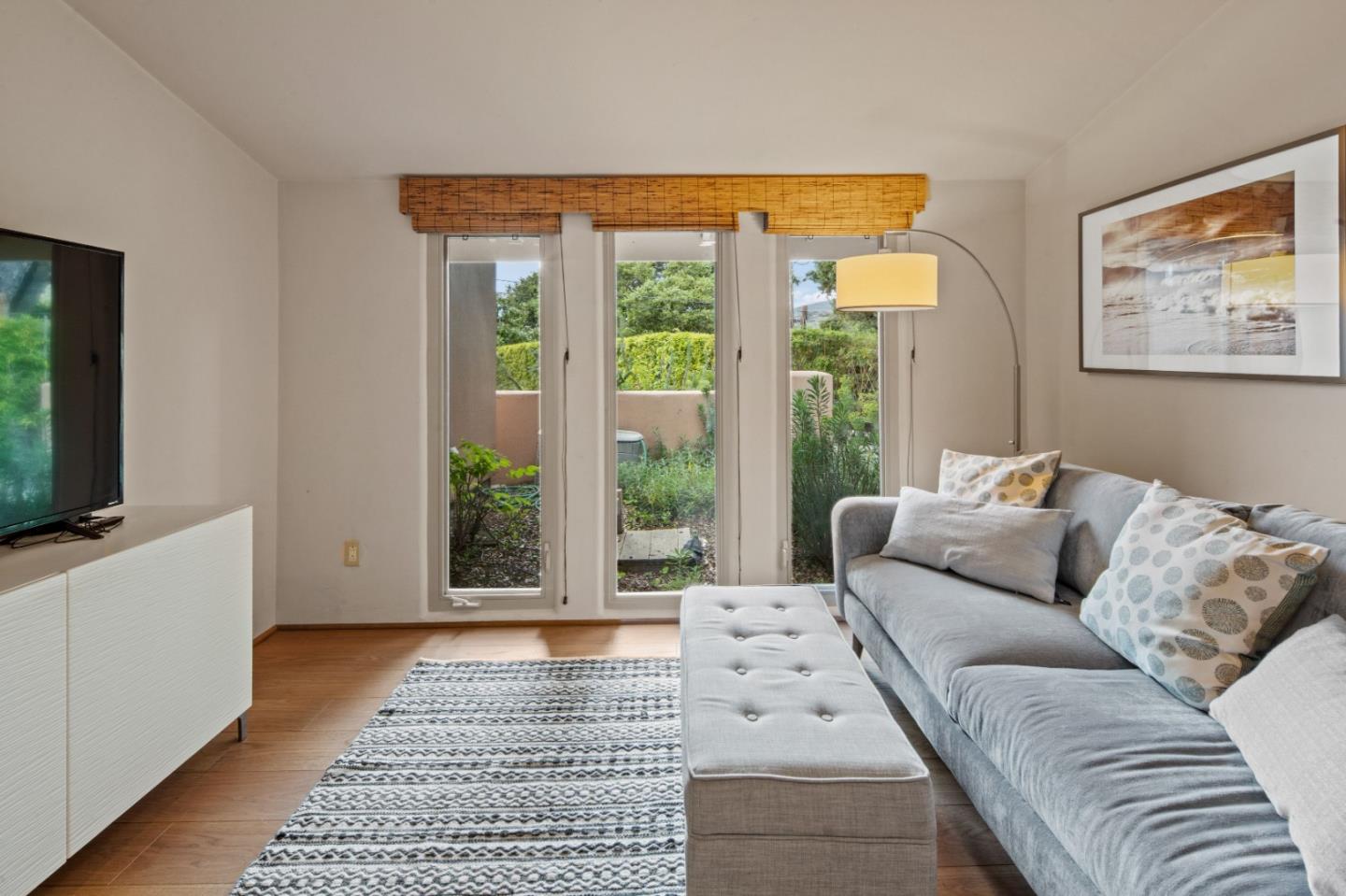 Detail Gallery Image 12 of 28 For 42 Upper Circle, Carmel Valley,  CA 93924 - 3 Beds | 2 Baths