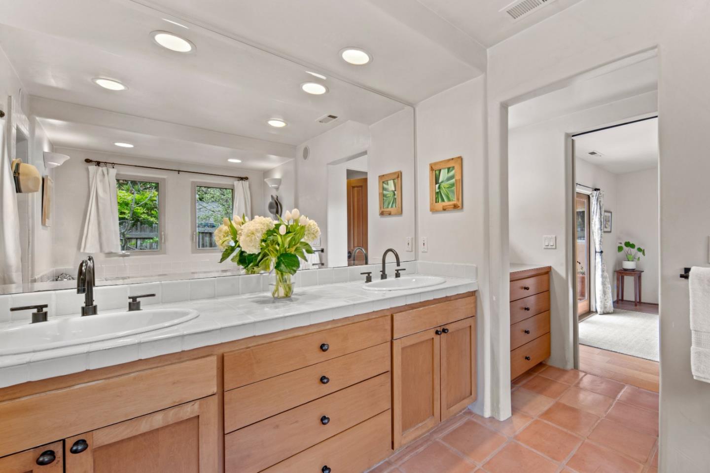 Detail Gallery Image 16 of 28 For 42 Upper Circle, Carmel Valley,  CA 93924 - 3 Beds | 2 Baths