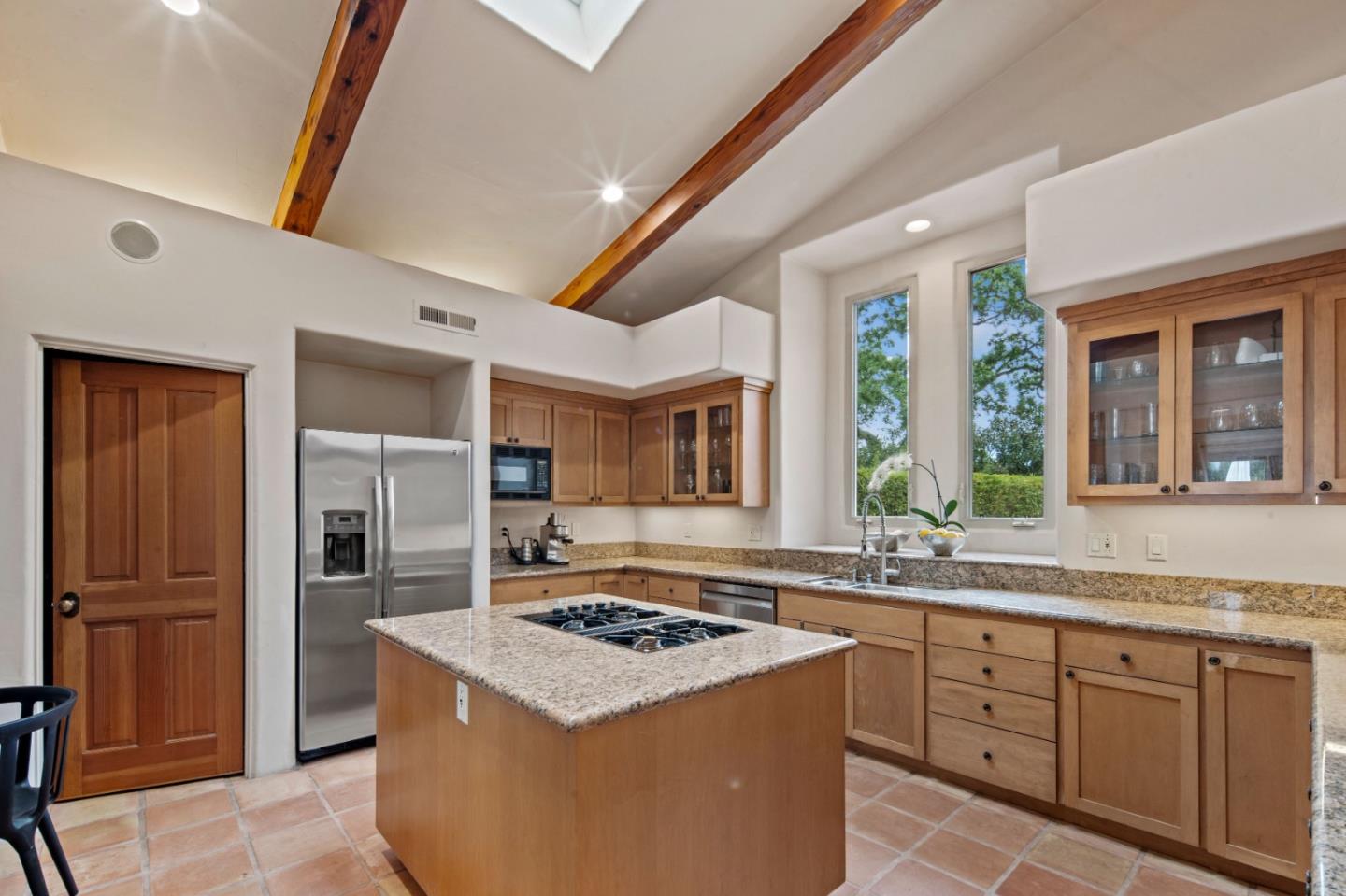 Detail Gallery Image 8 of 28 For 42 Upper Circle, Carmel Valley,  CA 93924 - 3 Beds | 2 Baths
