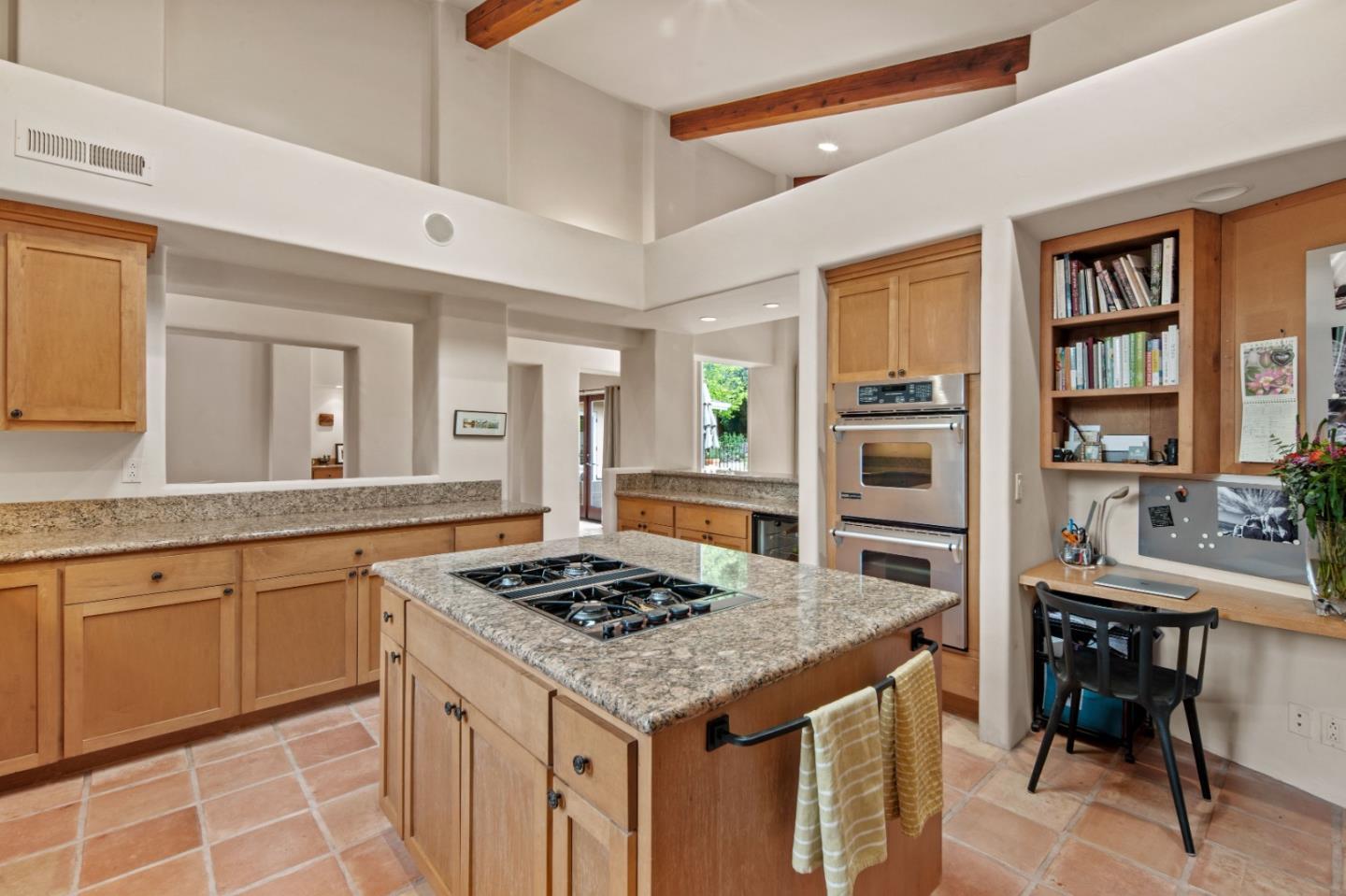 Detail Gallery Image 9 of 28 For 42 Upper Circle, Carmel Valley,  CA 93924 - 3 Beds | 2 Baths