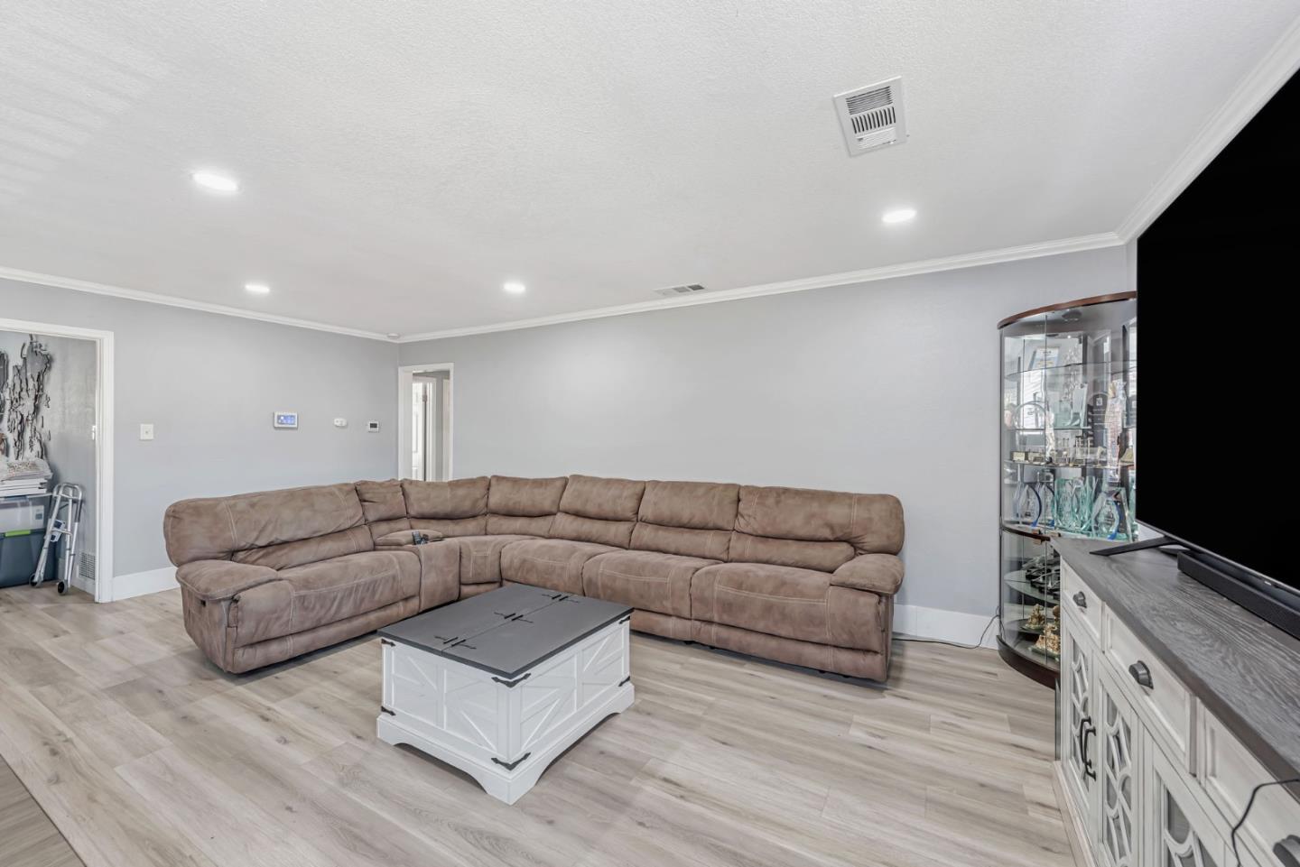 Detail Gallery Image 11 of 39 For 1247 Benedict Ct, San Leandro,  CA 94577 - 4 Beds | 3 Baths