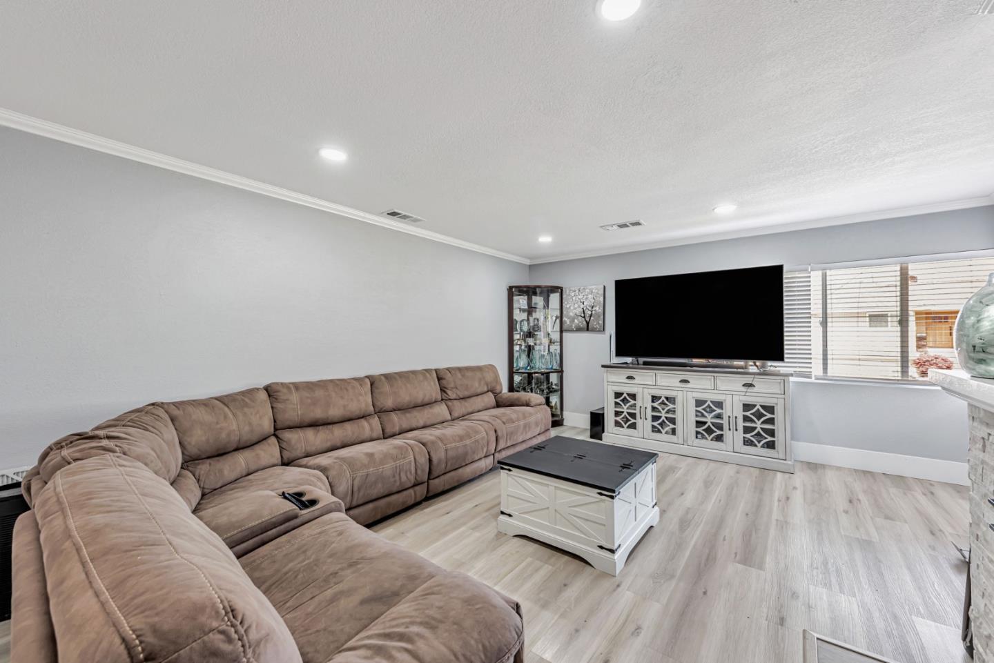 Detail Gallery Image 12 of 39 For 1247 Benedict Ct, San Leandro,  CA 94577 - 4 Beds | 3 Baths