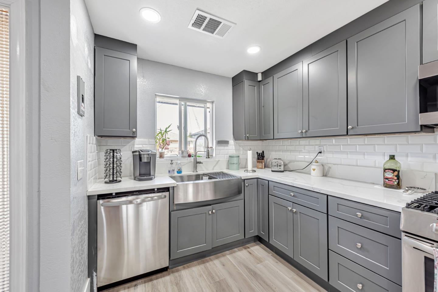 Detail Gallery Image 5 of 39 For 1247 Benedict Ct, San Leandro,  CA 94577 - 4 Beds | 3 Baths