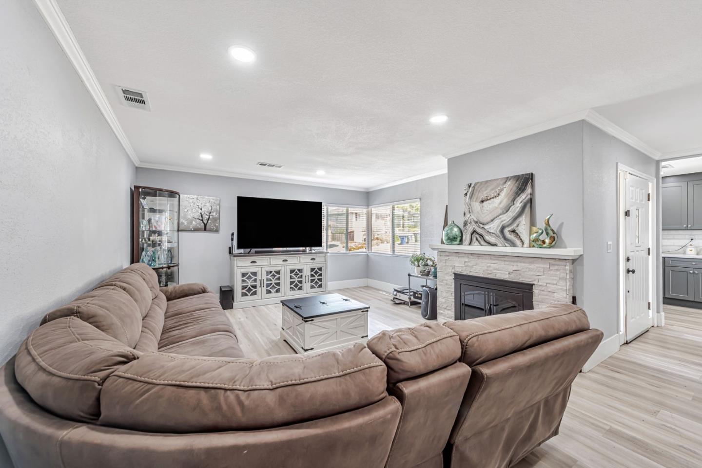 Detail Gallery Image 8 of 39 For 1247 Benedict Ct, San Leandro,  CA 94577 - 4 Beds | 3 Baths