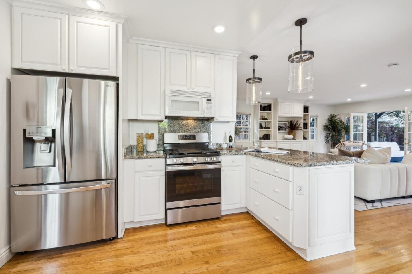 Detail Gallery Image 10 of 48 For 2149 High St, Palo Alto,  CA 94301 - 4 Beds | 3/1 Baths
