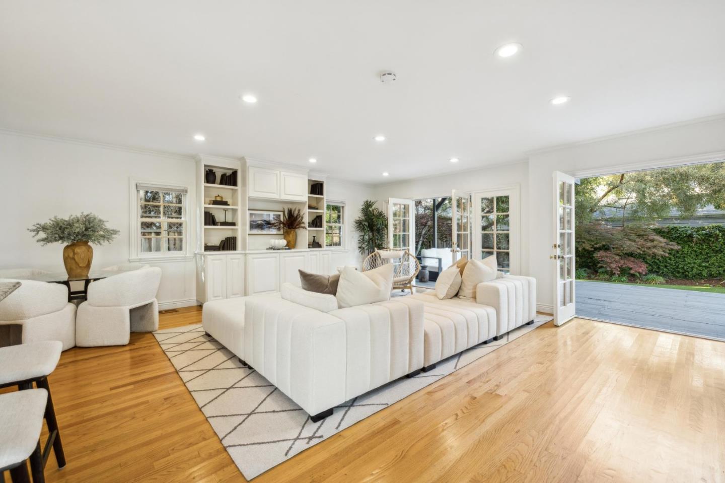 Detail Gallery Image 14 of 48 For 2149 High St, Palo Alto,  CA 94301 - 4 Beds | 3/1 Baths