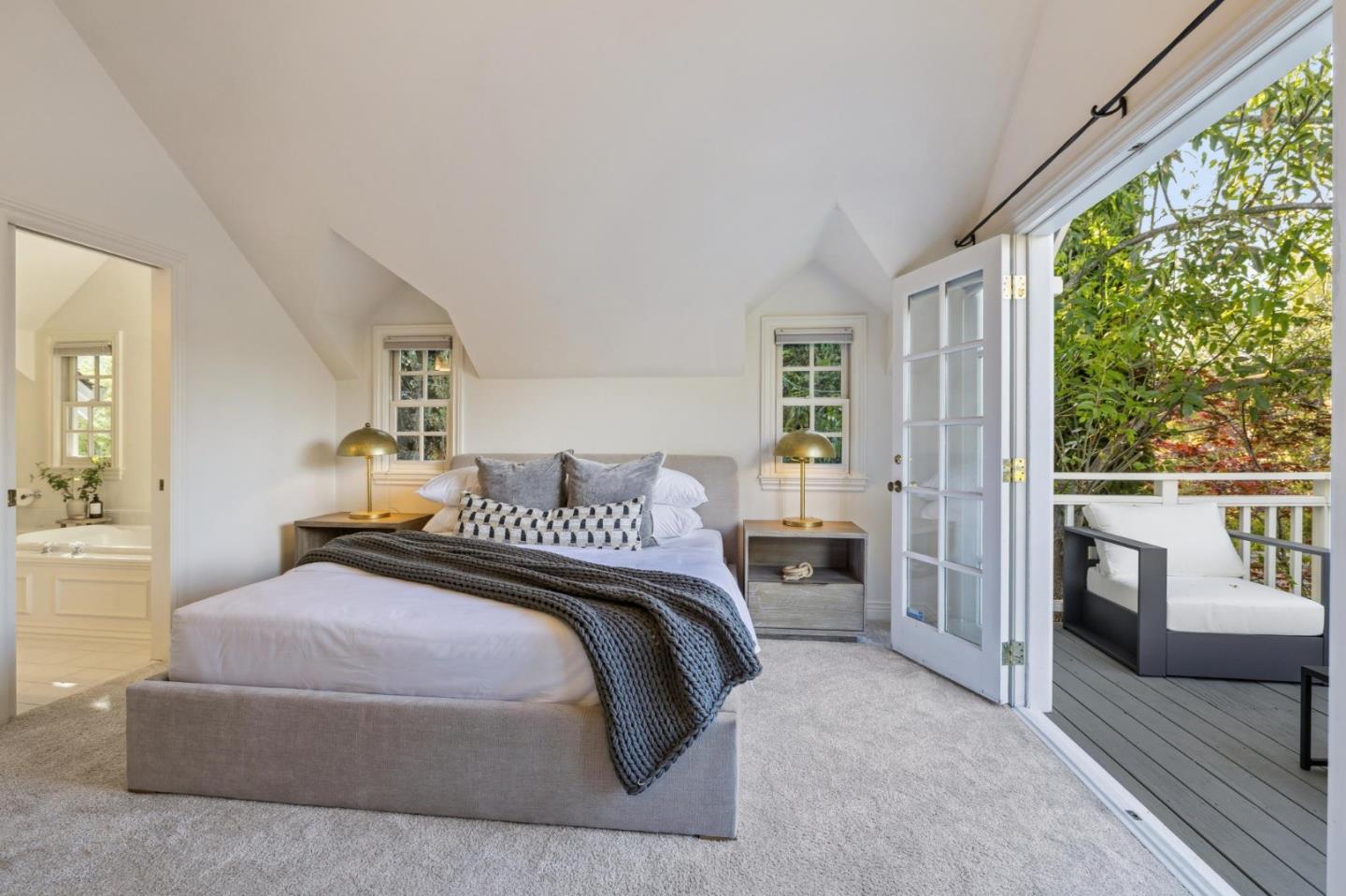 Detail Gallery Image 18 of 48 For 2149 High St, Palo Alto,  CA 94301 - 4 Beds | 3/1 Baths