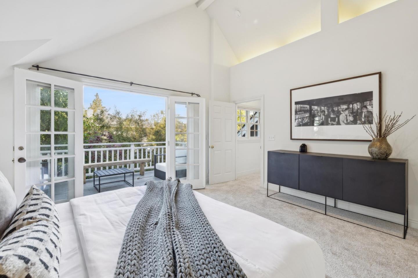 Detail Gallery Image 20 of 48 For 2149 High St, Palo Alto,  CA 94301 - 4 Beds | 3/1 Baths