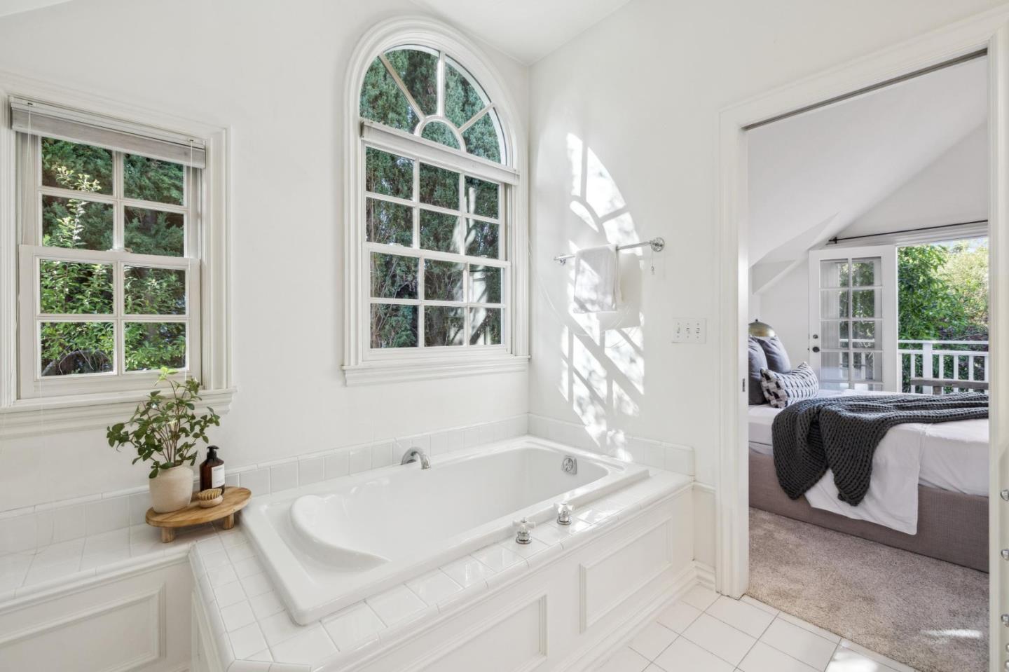 Detail Gallery Image 24 of 48 For 2149 High St, Palo Alto,  CA 94301 - 4 Beds | 3/1 Baths