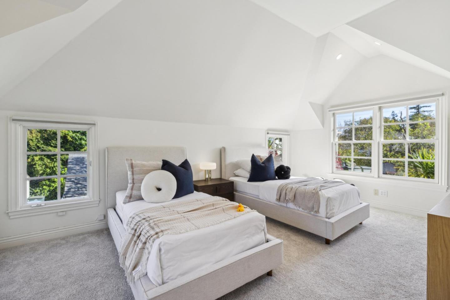 Detail Gallery Image 26 of 48 For 2149 High St, Palo Alto,  CA 94301 - 4 Beds | 3/1 Baths