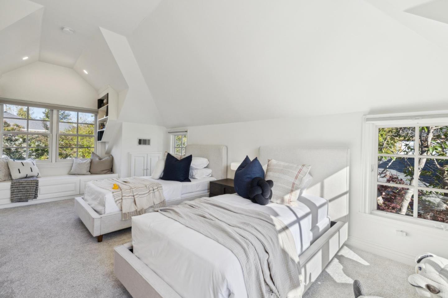 Detail Gallery Image 28 of 48 For 2149 High St, Palo Alto,  CA 94301 - 4 Beds | 3/1 Baths