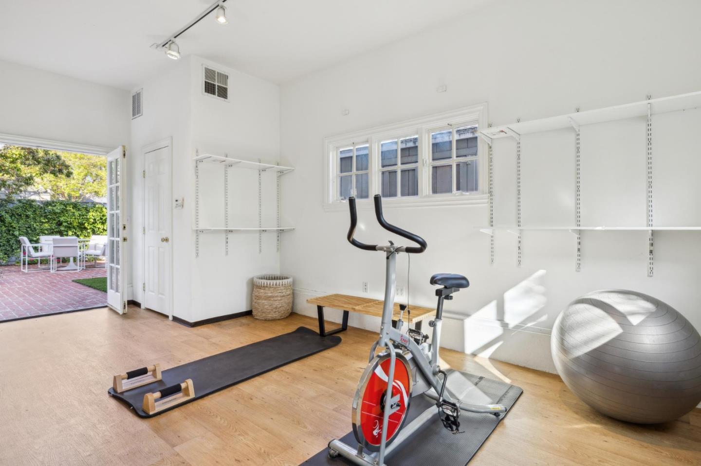 Detail Gallery Image 39 of 48 For 2149 High St, Palo Alto,  CA 94301 - 4 Beds | 3/1 Baths