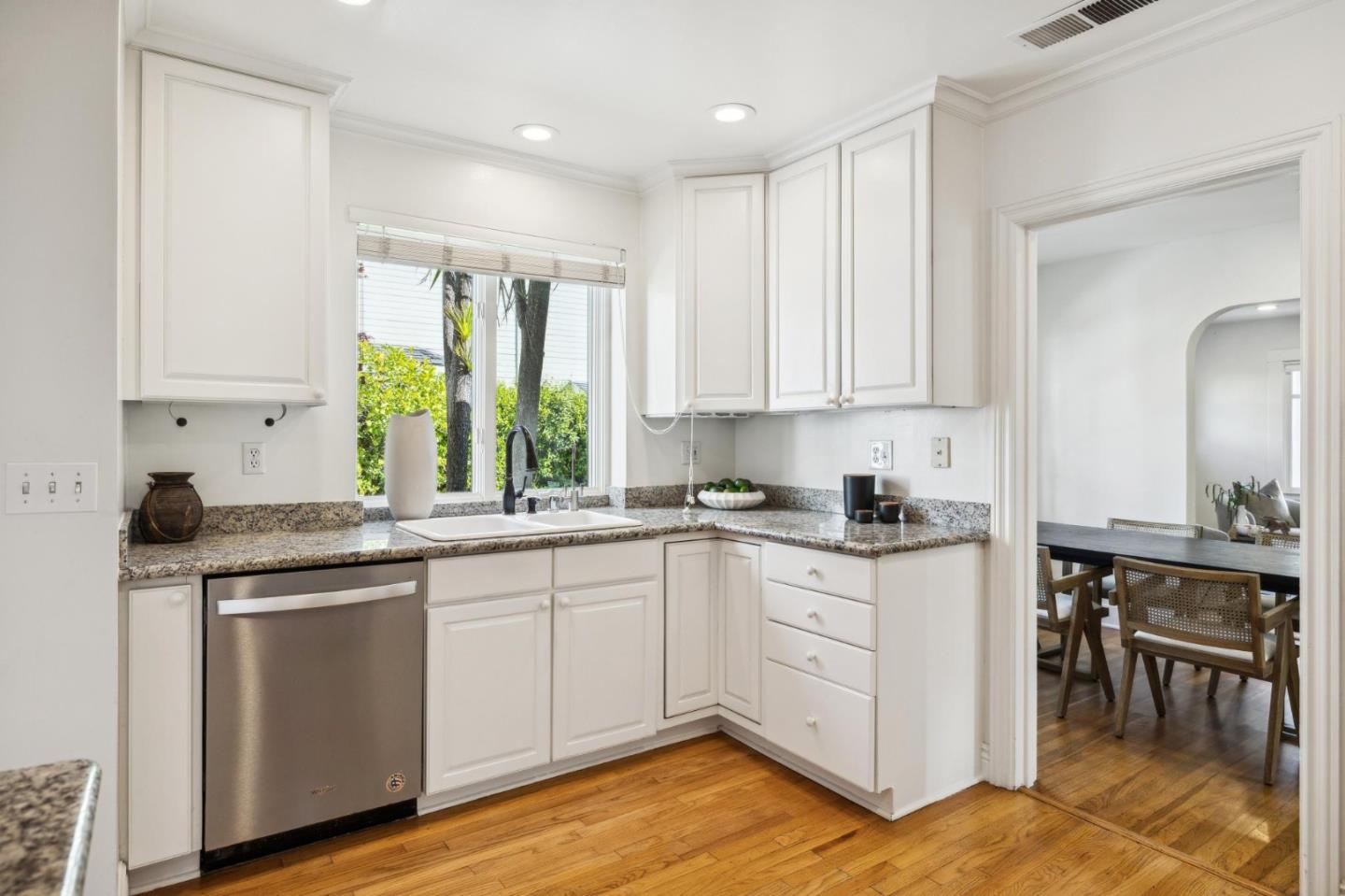 Detail Gallery Image 9 of 48 For 2149 High St, Palo Alto,  CA 94301 - 4 Beds | 3/1 Baths