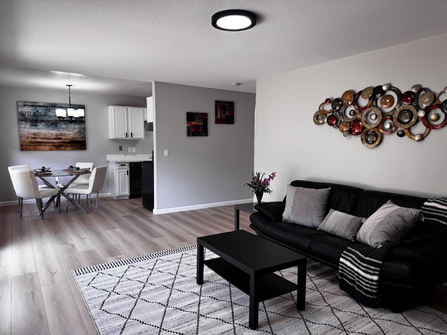 Detail Gallery Image 4 of 14 For 2755 Country Dr #233,  Fremont,  CA 94536 - 2 Beds | 1/1 Baths