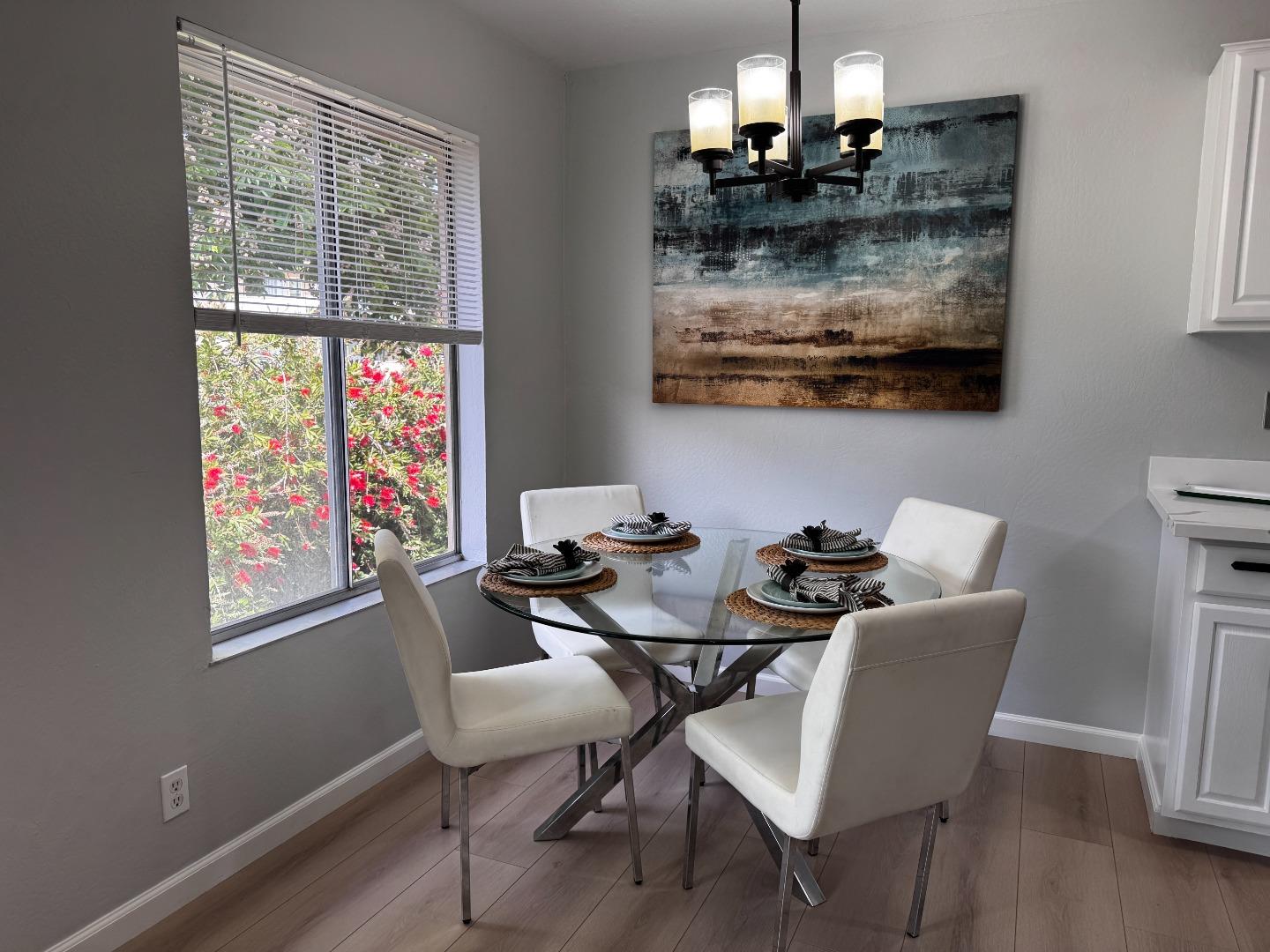 Detail Gallery Image 5 of 14 For 2755 Country Dr #233,  Fremont,  CA 94536 - 2 Beds | 1/1 Baths