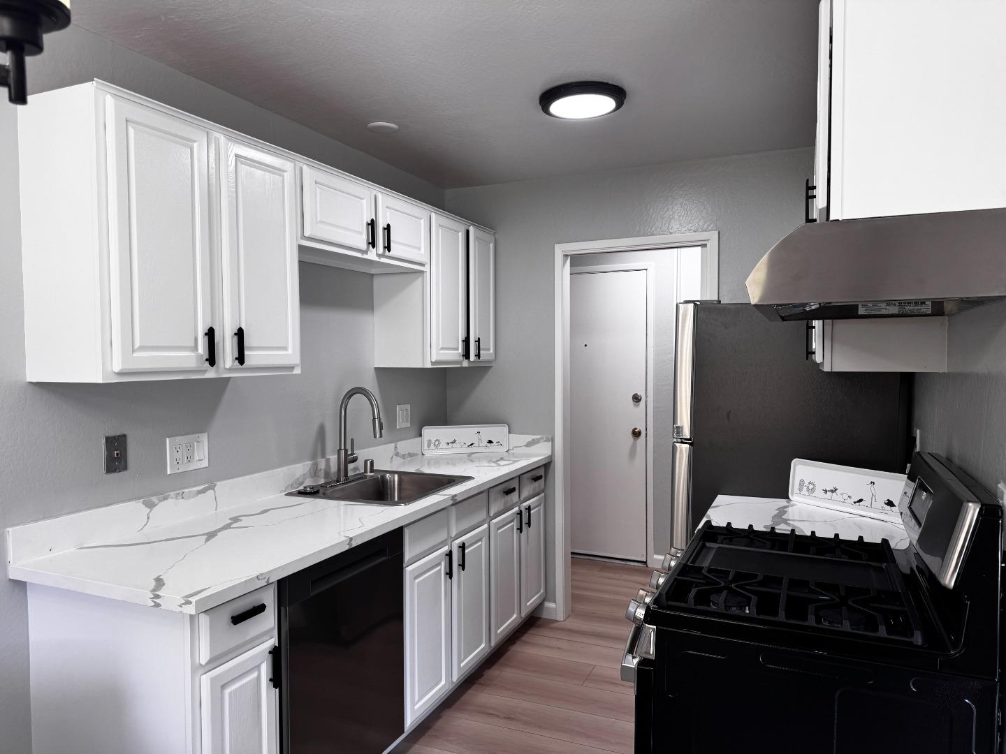Detail Gallery Image 6 of 14 For 2755 Country Dr #233,  Fremont,  CA 94536 - 2 Beds | 1/1 Baths