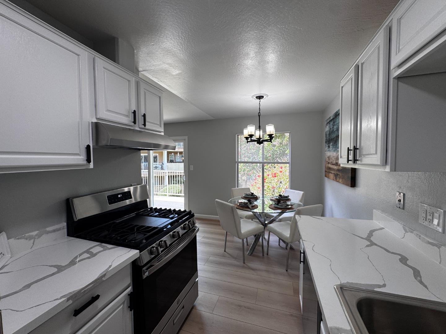 Detail Gallery Image 8 of 14 For 2755 Country Dr #233,  Fremont,  CA 94536 - 2 Beds | 1/1 Baths
