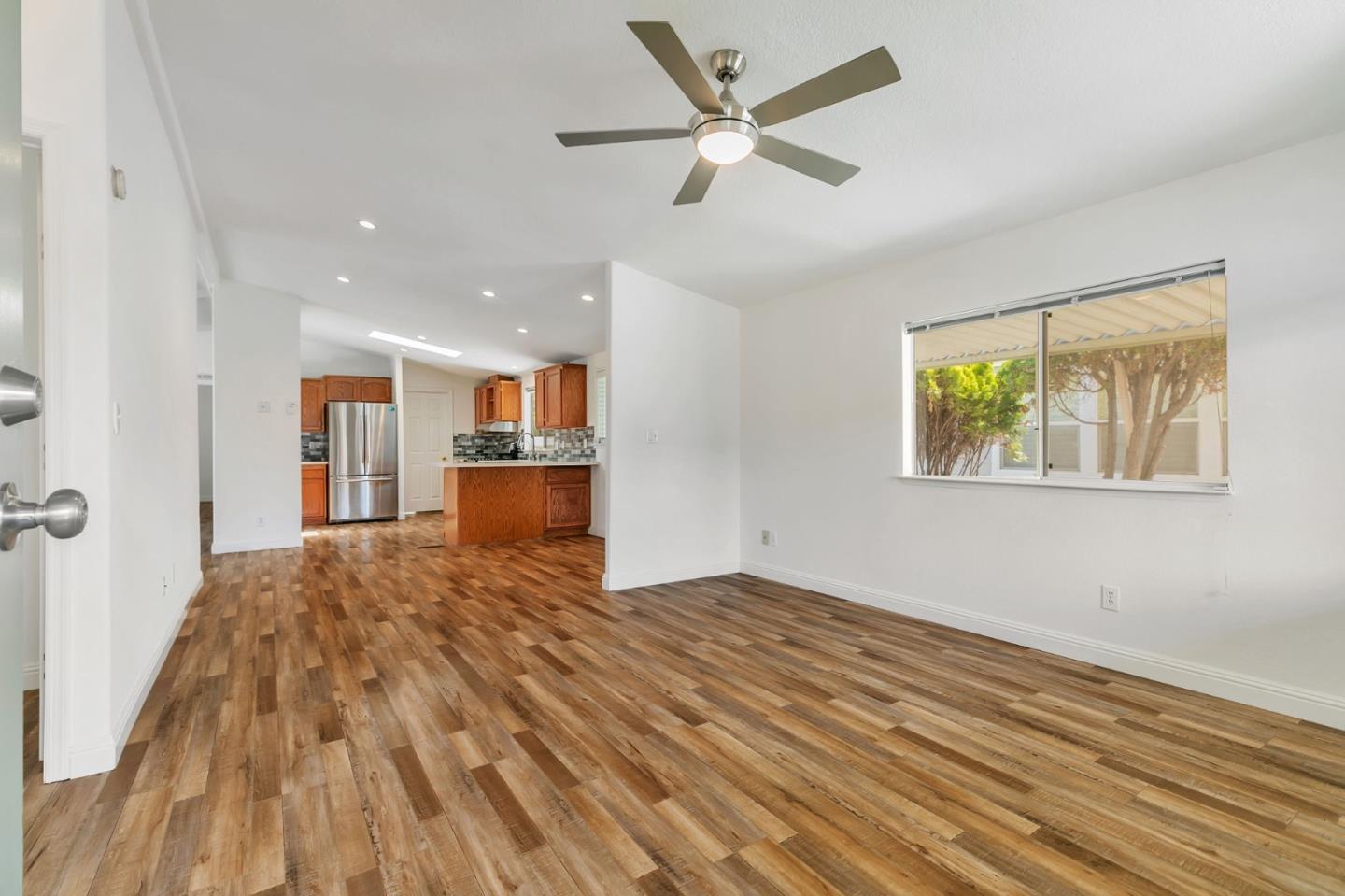 Detail Gallery Image 10 of 51 For 1220 Tasman Dr #195,  Sunnyvale,  CA 94089 - 3 Beds | 2 Baths