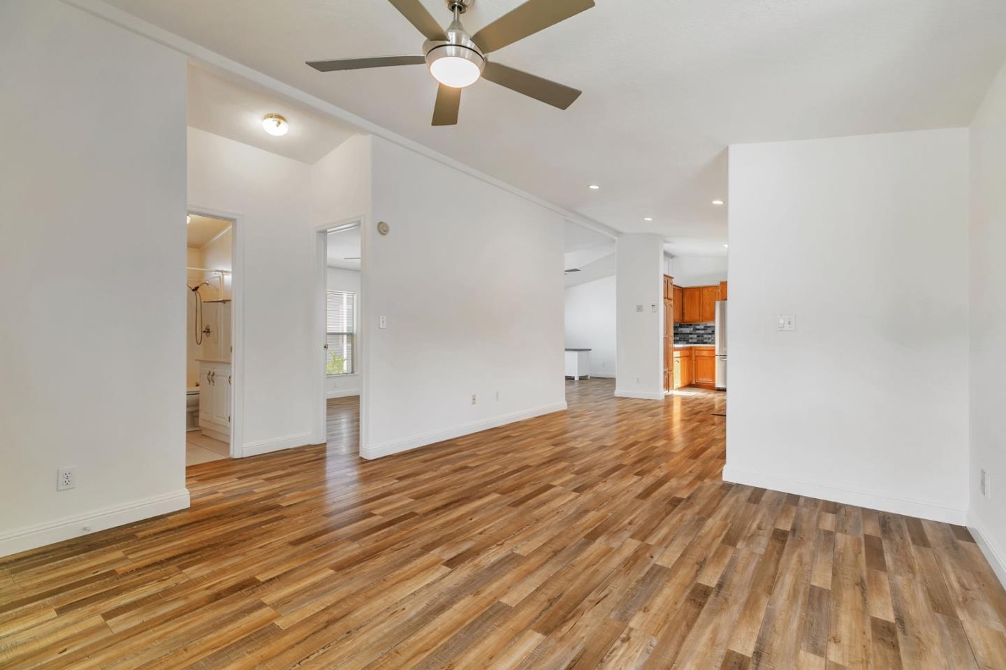 Detail Gallery Image 12 of 51 For 1220 Tasman Dr #195,  Sunnyvale,  CA 94089 - 3 Beds | 2 Baths