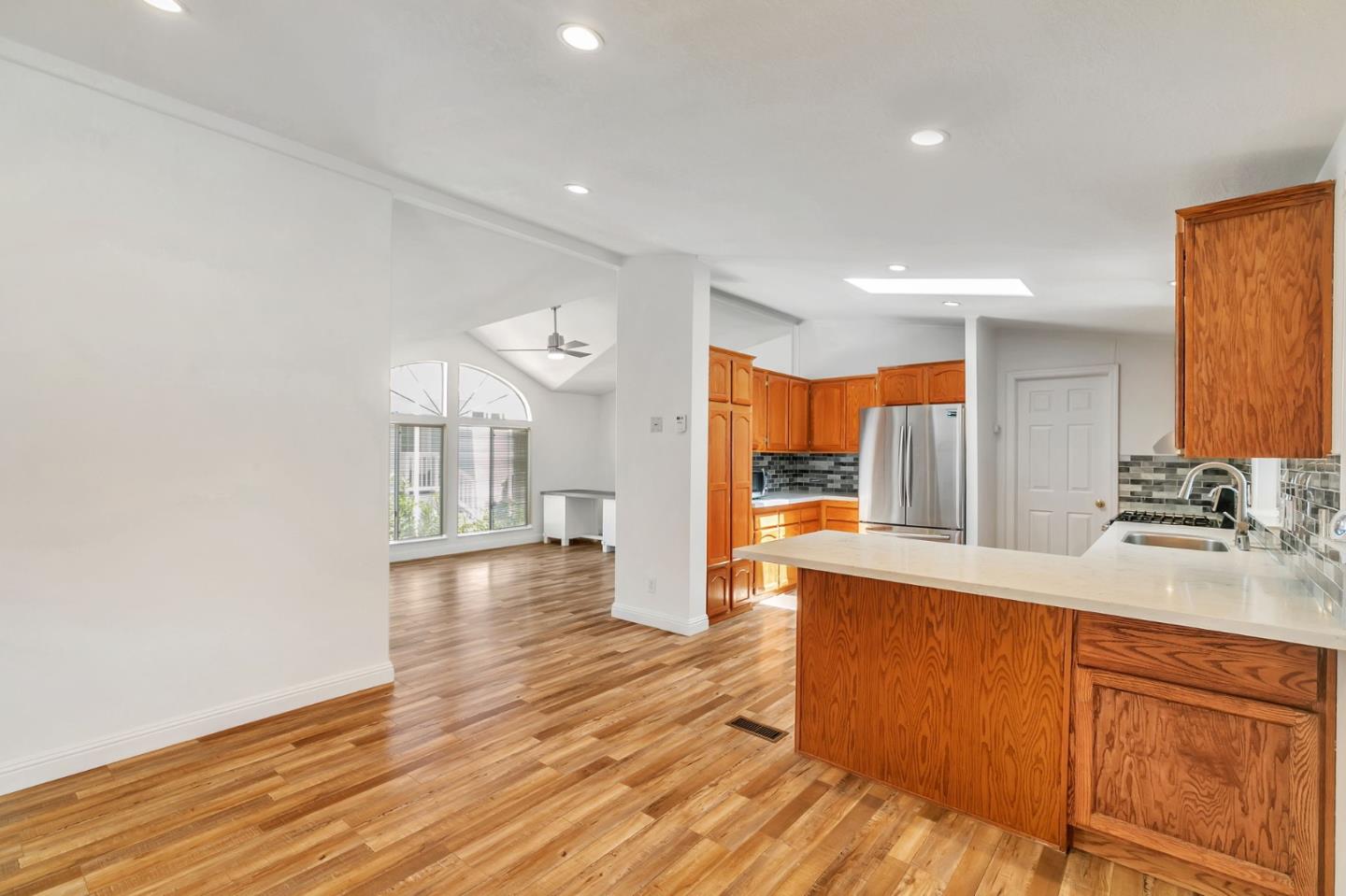 Detail Gallery Image 14 of 51 For 1220 Tasman Dr #195,  Sunnyvale,  CA 94089 - 3 Beds | 2 Baths