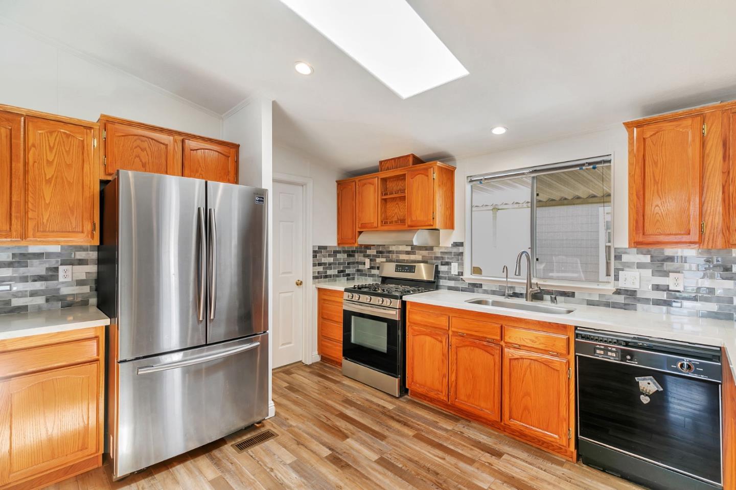 Detail Gallery Image 15 of 51 For 1220 Tasman Dr #195,  Sunnyvale,  CA 94089 - 3 Beds | 2 Baths