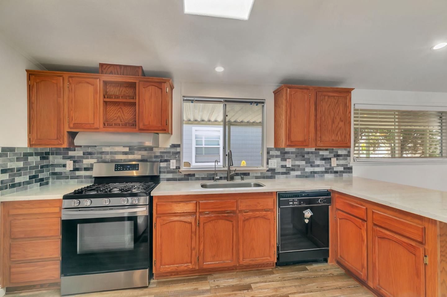 Detail Gallery Image 17 of 51 For 1220 Tasman Dr #195,  Sunnyvale,  CA 94089 - 3 Beds | 2 Baths