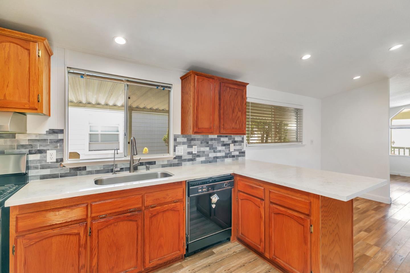 Detail Gallery Image 18 of 51 For 1220 Tasman Dr #195,  Sunnyvale,  CA 94089 - 3 Beds | 2 Baths