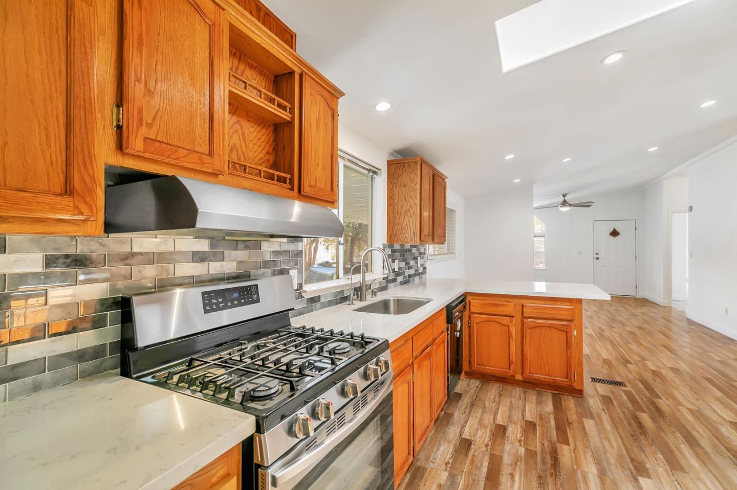 Detail Gallery Image 19 of 51 For 1220 Tasman Dr #195,  Sunnyvale,  CA 94089 - 3 Beds | 2 Baths