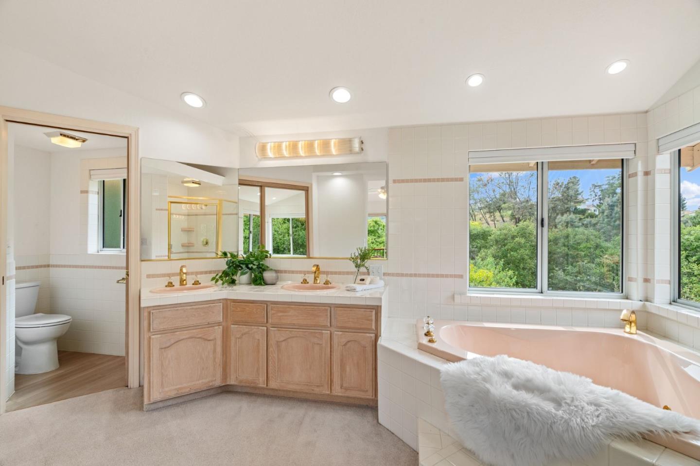 Detail Gallery Image 24 of 55 For 17121 Parkview Dr, Morgan Hill,  CA 95037 - 4 Beds | 3 Baths