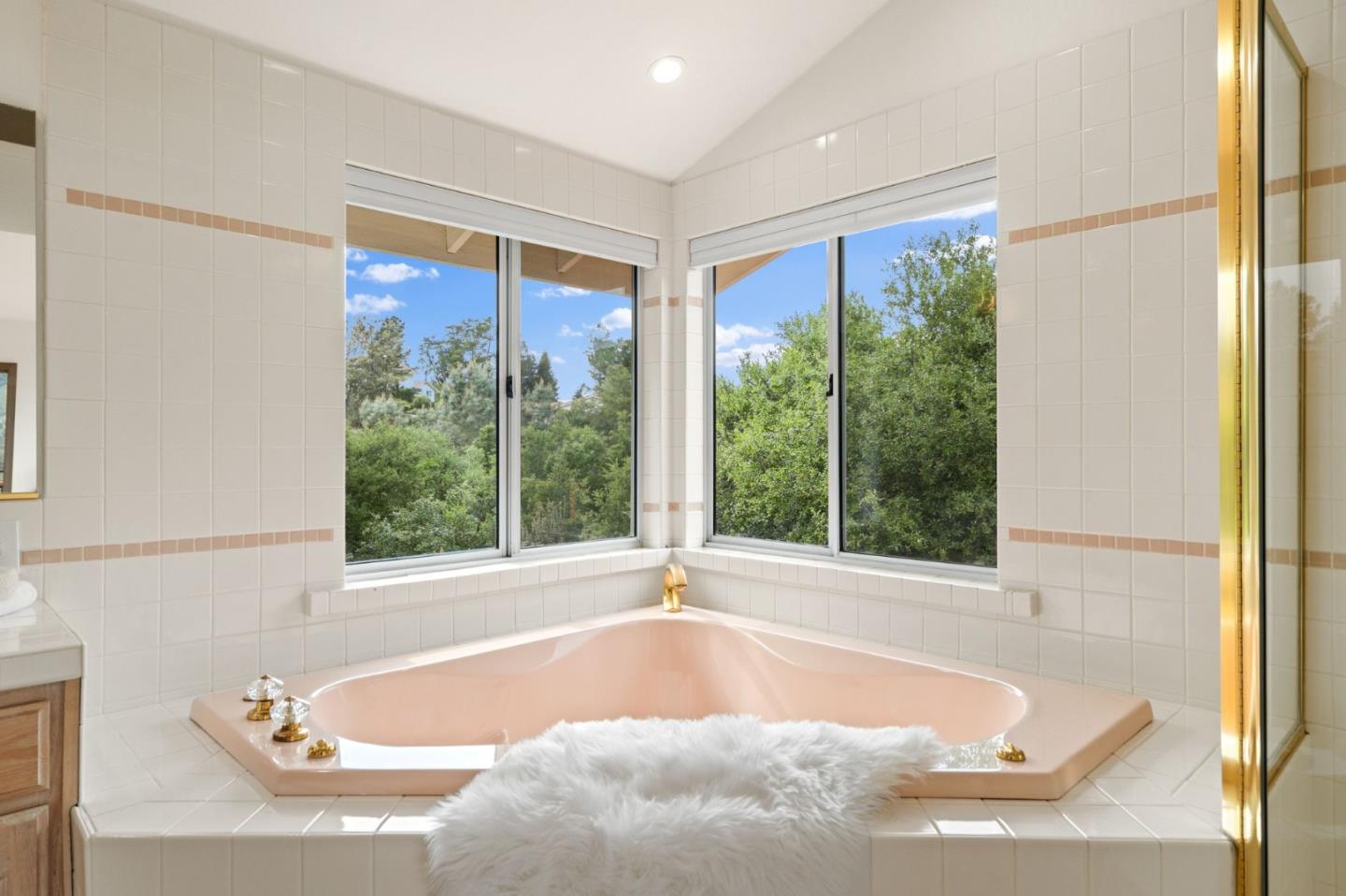 Detail Gallery Image 27 of 55 For 17121 Parkview Dr, Morgan Hill,  CA 95037 - 4 Beds | 3 Baths
