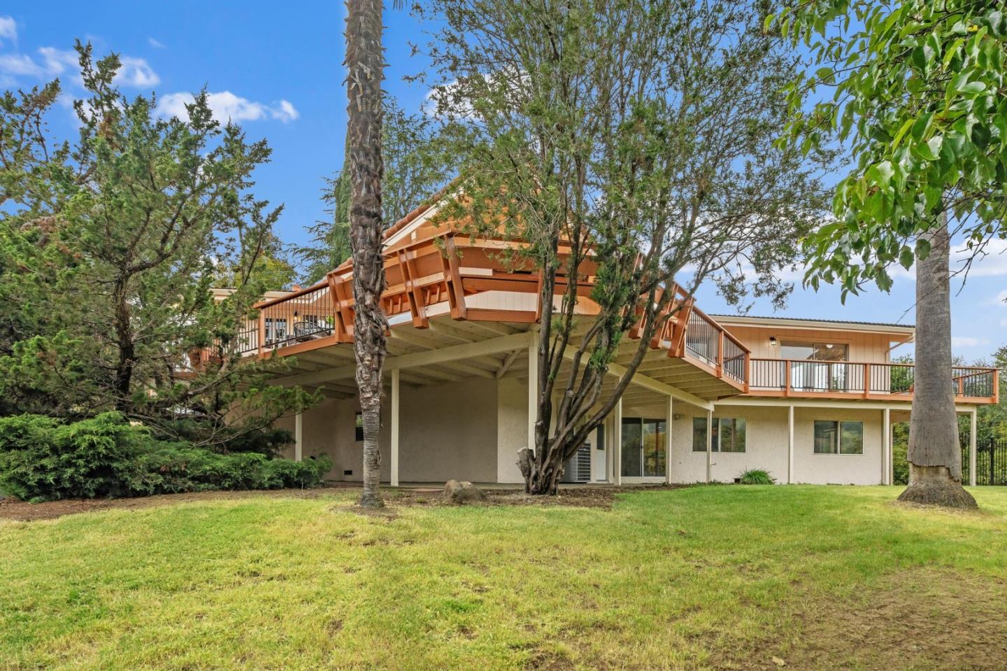 Detail Gallery Image 3 of 55 For 17121 Parkview Dr, Morgan Hill,  CA 95037 - 4 Beds | 3 Baths