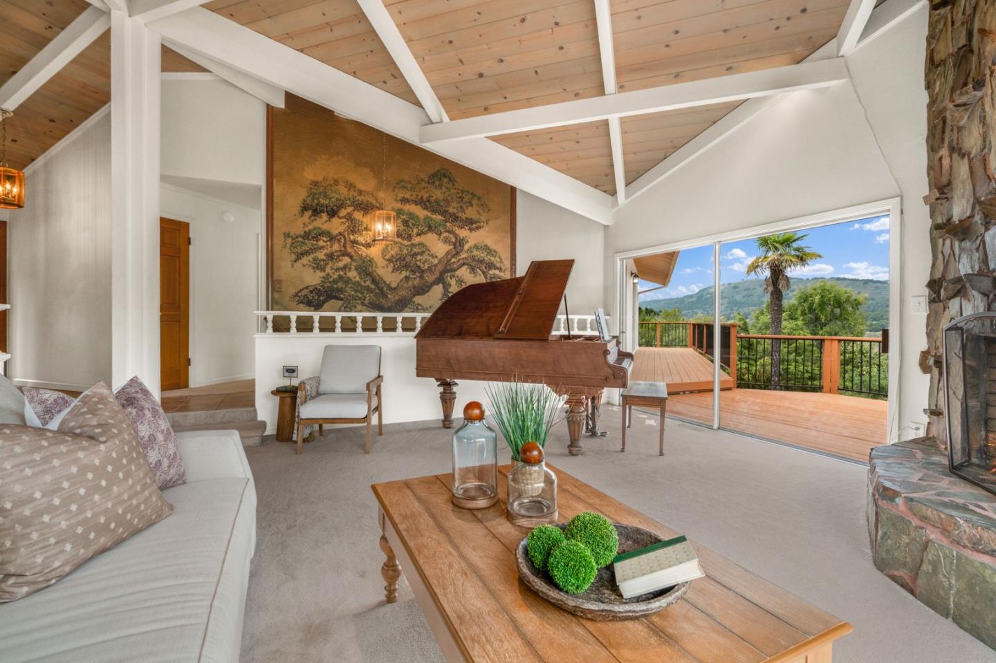 Detail Gallery Image 9 of 55 For 17121 Parkview Dr, Morgan Hill,  CA 95037 - 4 Beds | 3 Baths