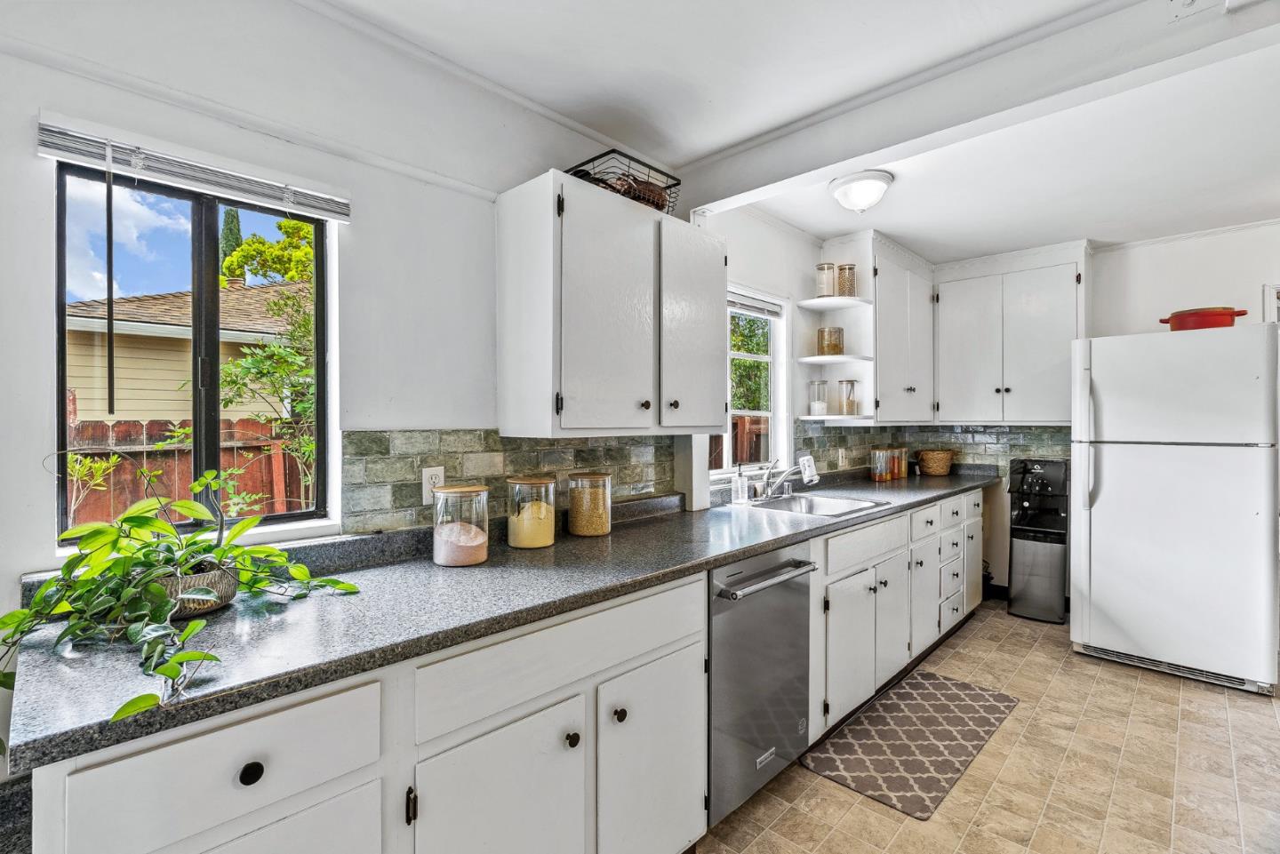 Detail Gallery Image 10 of 33 For 3915 Park Blvd, Palo Alto,  CA 94306 - 2 Beds | 1 Baths