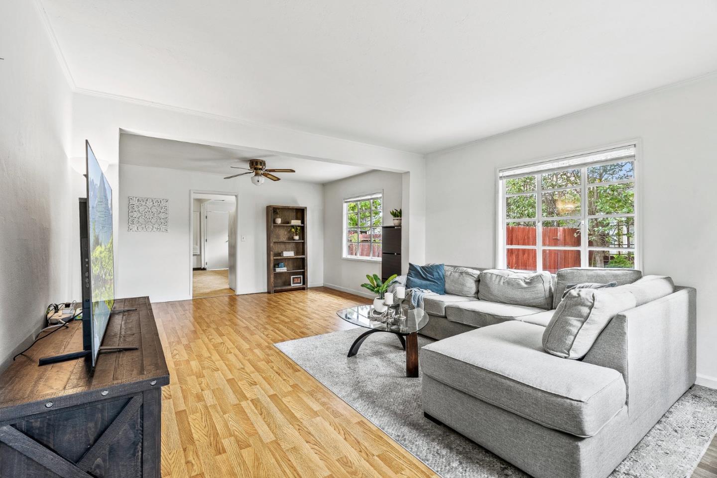 Detail Gallery Image 2 of 33 For 3915 Park Blvd, Palo Alto,  CA 94306 - 2 Beds | 1 Baths