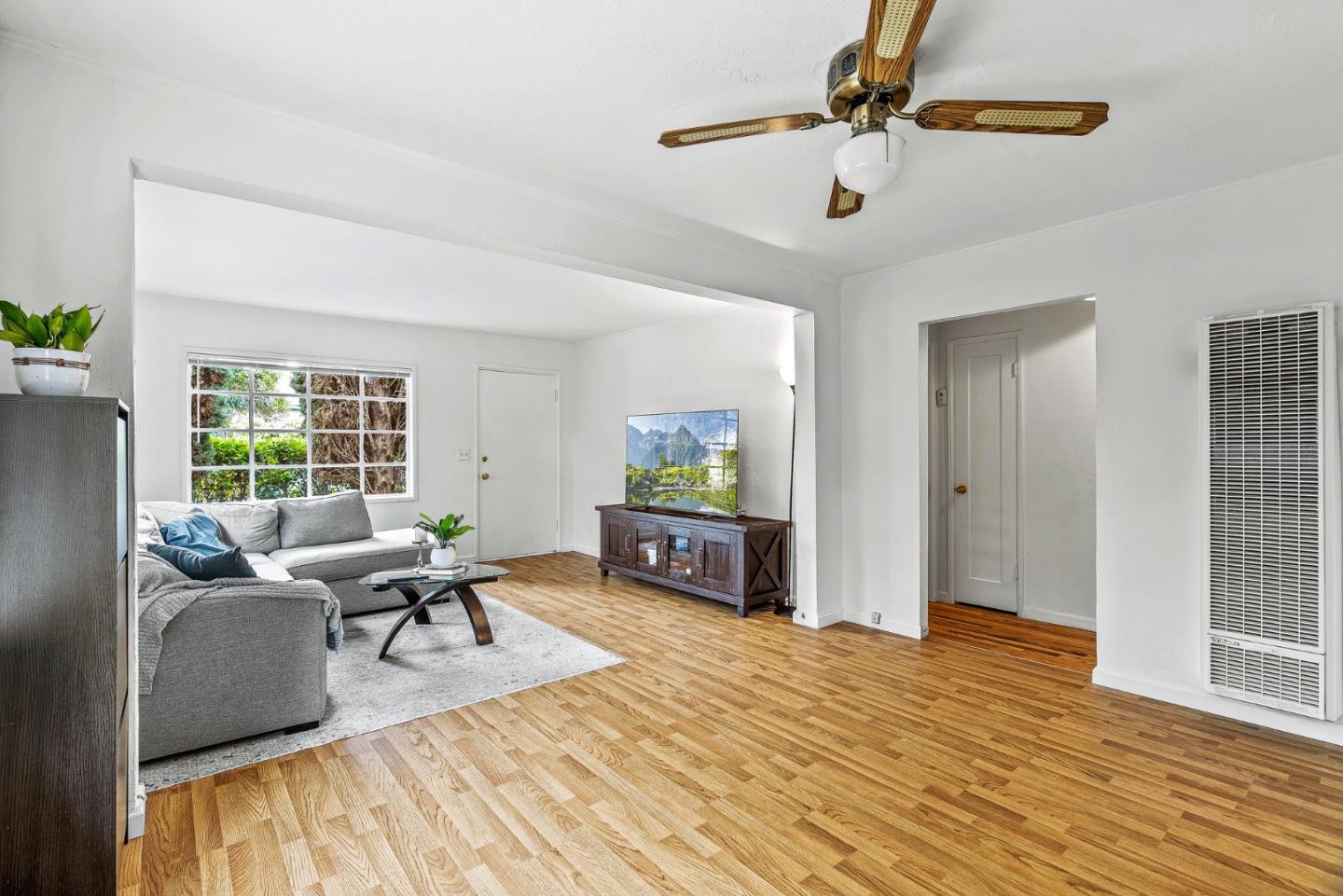 Detail Gallery Image 6 of 33 For 3915 Park Blvd, Palo Alto,  CA 94306 - 2 Beds | 1 Baths