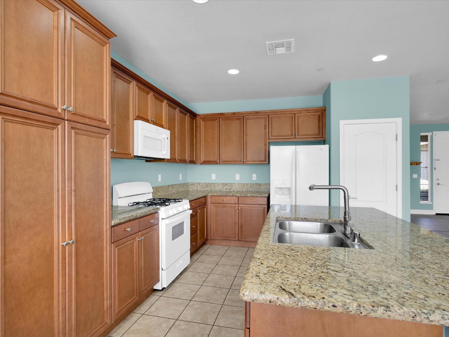 Detail Gallery Image 10 of 39 For 1538 Daisy Dr, Patterson,  CA 95363 - 4 Beds | 3 Baths